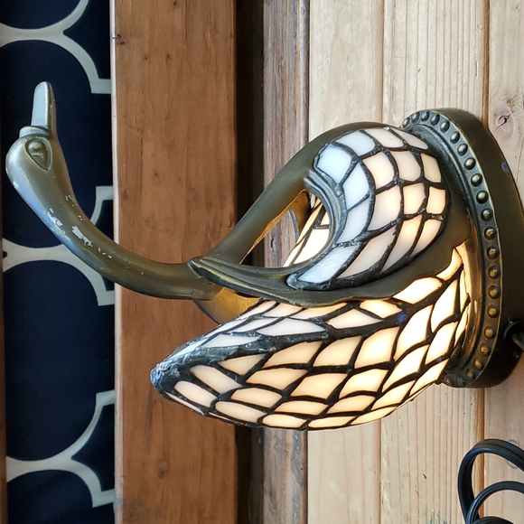 Vtg J.L.T stained glass SWAN LAMP - Picture 1 of 15